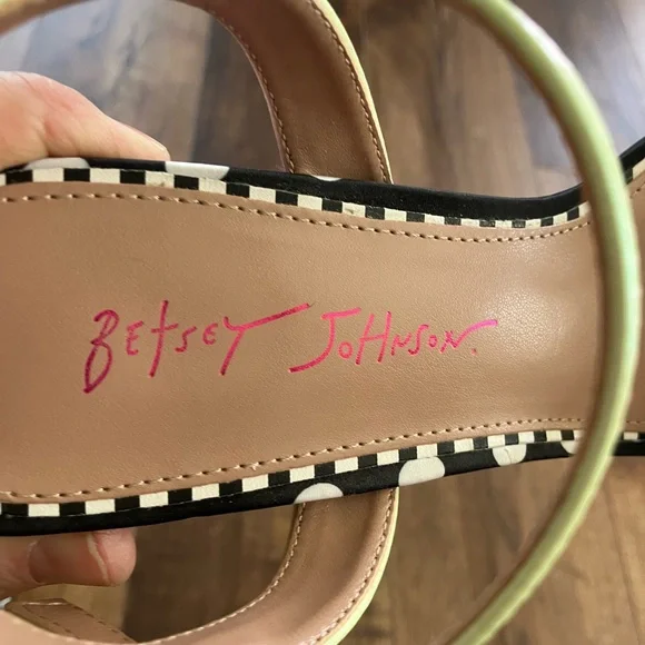 Betsy Johnson like new  Polka Dot Heels with Vibrant Butterfly Accents - Picture 10 of 11